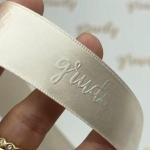 Fita de Cetim Personalizada RELEVO com 3,8cm de largura 100 metros
